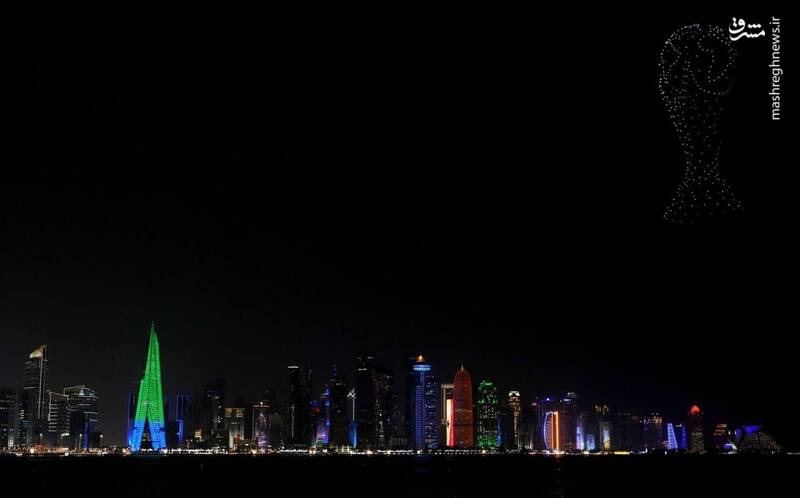 عکس/ هنرنمایی دیدنی پهپادها در سواحل دوحه