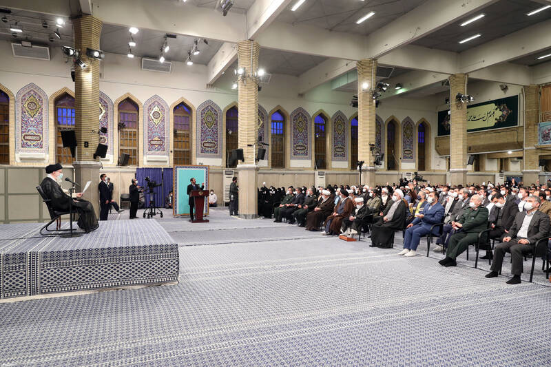 علت عصبانیت غرب پیشرفتهای جمهوری اسلامی است؛ بساط شرارت بدون شک جمع خواهد شد/ فریبخوردگان، موعظه و عاملان جنایت، تخریب و تهدید به اندازه گناهشان مجازات شوند