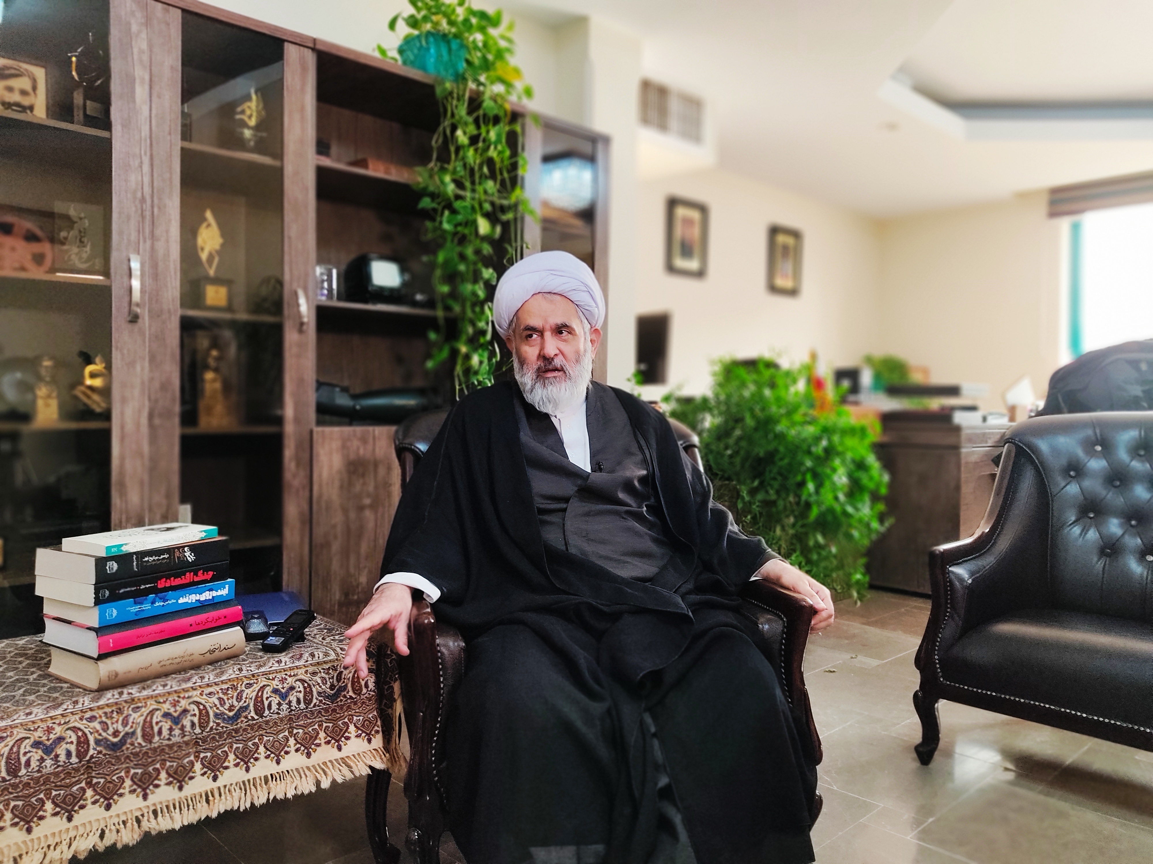 علاقه آیتالله میرزا جواد تبریزی به رهبر انقلاب / فقیهی که معتقد به توانمندی موشکی بود/ اقدام منحصربفرد آیتالله تبریزی در دوران دفاع مقدس