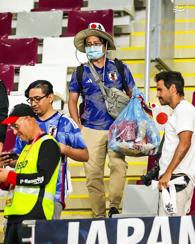 زباله جمع کردن ژاپنیها پس از تحقیر آلمان +عکس