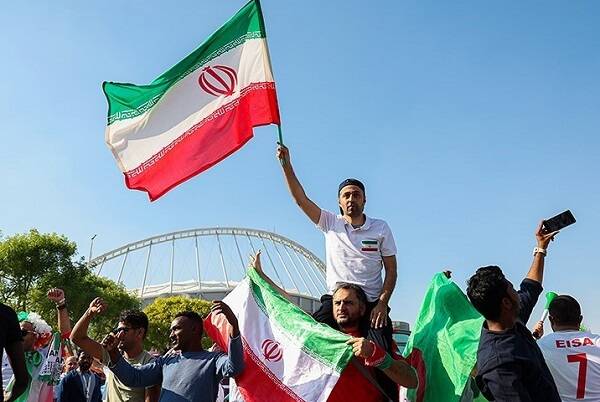 فیلم/ شادی هواداران ایرانی با پرچم مقدس ایران