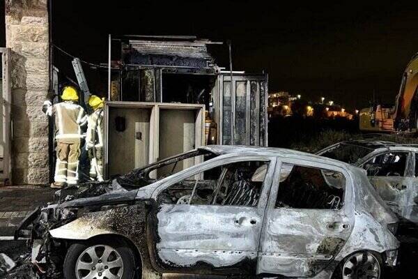 به آتش کشیدن خودروهای فلسطینیان توسط شهرک نشینان صهیونیست +تصاویر