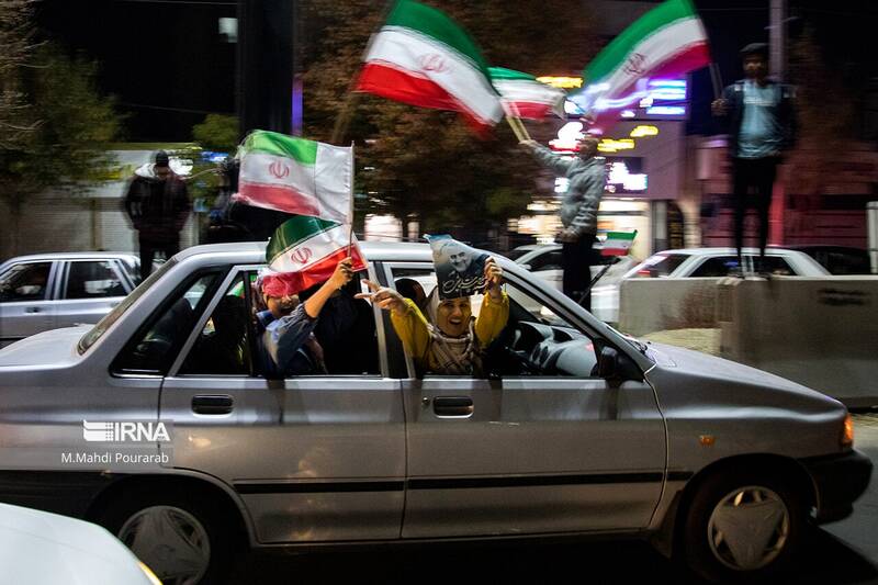 عکس/ شادی مردم کرج پس از پیروزی تیم ملی