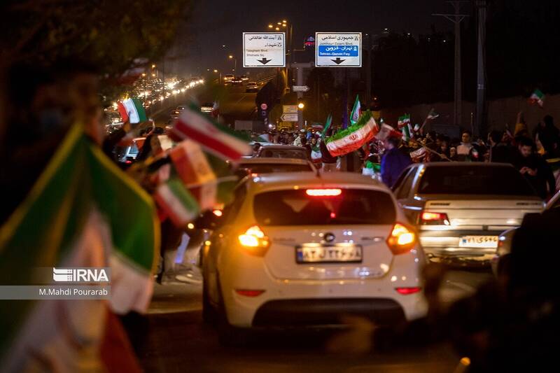 عکس/ شادی مردم کرج پس از پیروزی تیم ملی