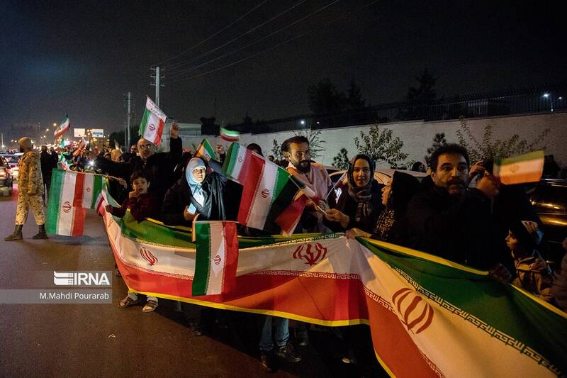 عکس/ شادی مردم کرج پس از پیروزی تیم ملی