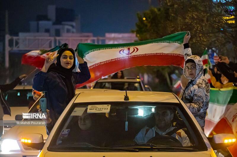 عکس/ شادی مردم کرج پس از پیروزی تیم ملی