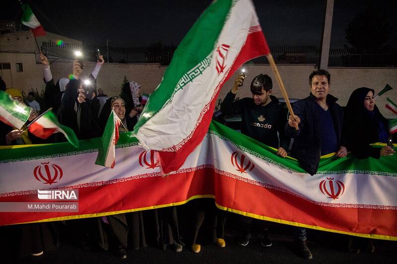 عکس/ شادی مردم کرج پس از پیروزی تیم ملی