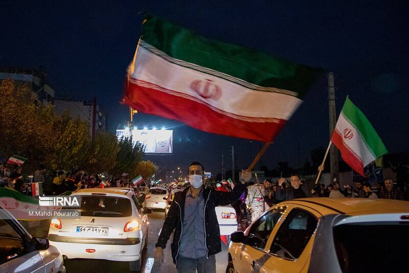 عکس/ شادی مردم کرج پس از پیروزی تیم ملی