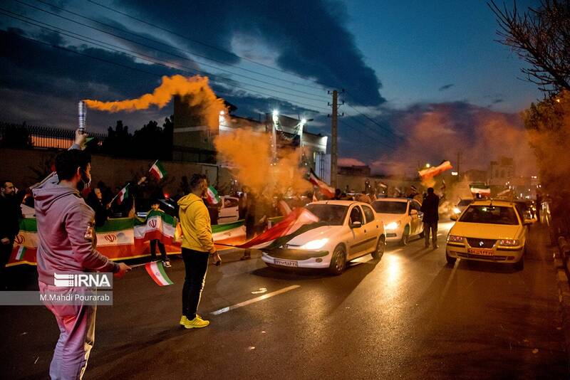 عکس/ شادی مردم کرج پس از پیروزی تیم ملی