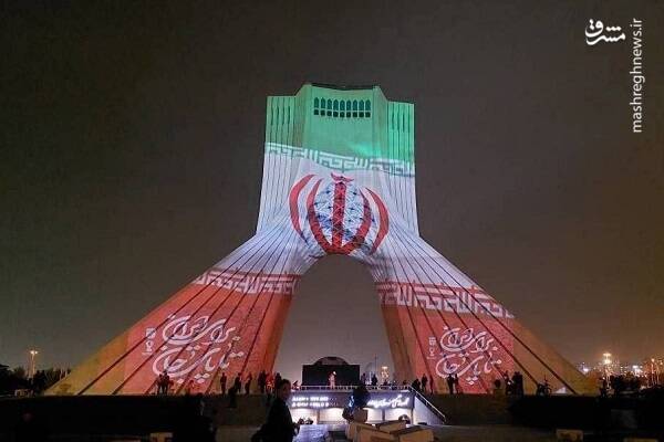 عکس/ برج آزادی به رنگ ایران شد