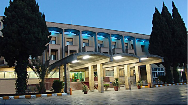 چرا رزرو هتل جهانگردی کرمان انتخاب شایستهای است؟