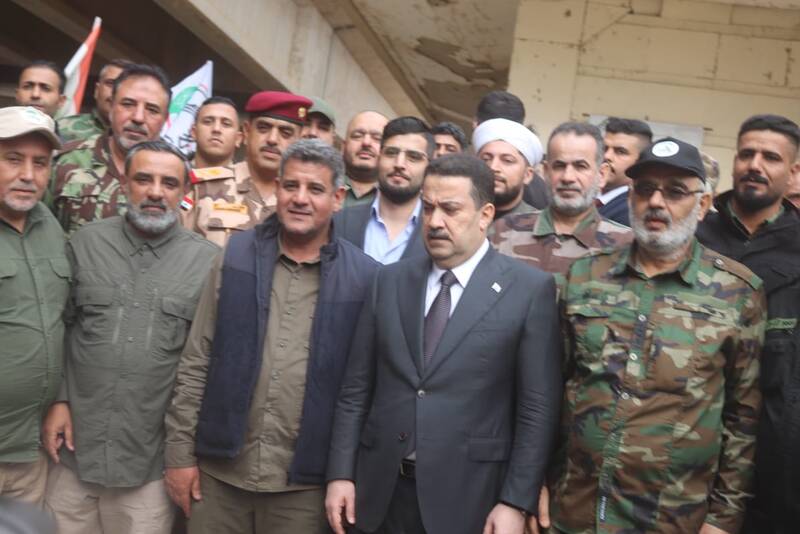 حضور نخستوزیر عراق در محل جنایت «اسپایکر» +عکس