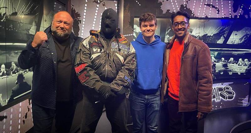 ابرستارهی موسیقی رپ به صف منکران هولوکاست پیوست/ کانیه وست: یهودیان دربارهی هیتلر دروغ می گویند!