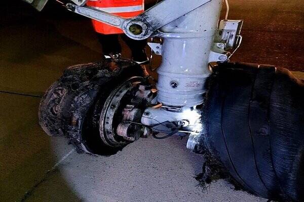 ترکیدن لاستیک هواپیما در فرودگاه بغداد+تصاویر