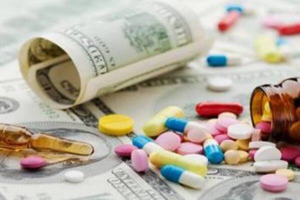 کمبود و گرانی دارو گریبانگیر وزیر بهداشت شد