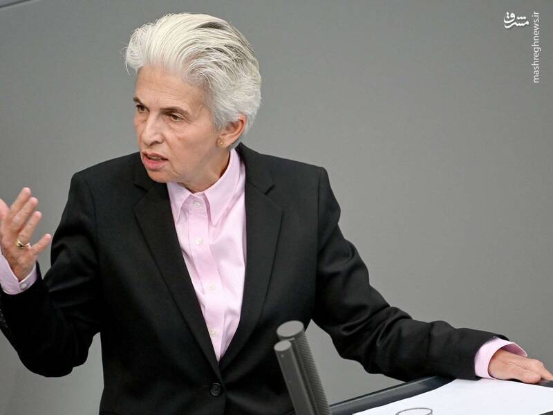 مرکل: ۸ سال روسیه را فریب دادیم و برای اوکراین زمان خریدیم/ دستکاری عمدی راکتاندازهای هیمارس اوکراینی توسط امریکا/ پودولیاک: به زودی تانکهای آبرامز و لئوپارد را دریافت خواهیم کرد +تصاویر