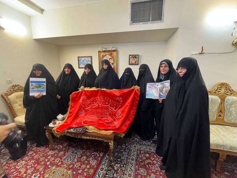 مادر شهید امیراحمدی: قاتل سلمان را نمیبخشم/ ذرهای از شهادت فرزندانم پشیمان نیستم+فیلم