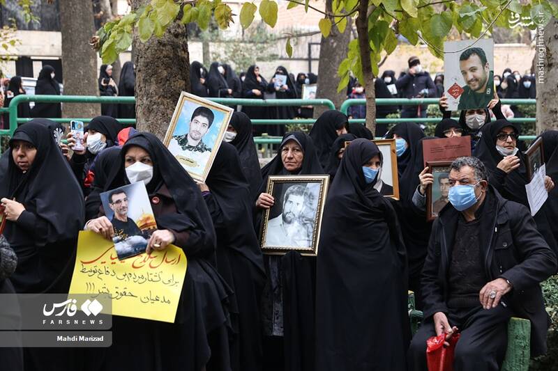 عکس/ اجتماع خانواده شهدا مقابل دفتر سازمان ملل