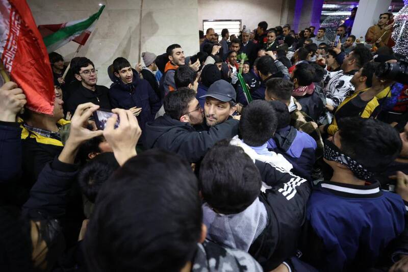 بازگشت تیم ملی کشتی آزاد از آمریکا با استقبال پرشور مردم +عکس