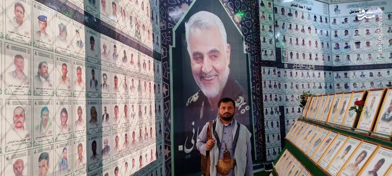 تصویر سردار سلیمانی در نمایشگاه شهدای یمن +عکس