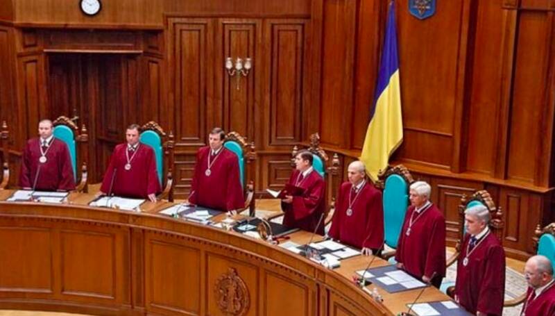 زلنسکی دادگاه محاکمهکننده نئونازیها را تعطیل کرد/ تلاش انگلیس برای محاکمه روسها به سبک دادگاه «نورنبرگ»