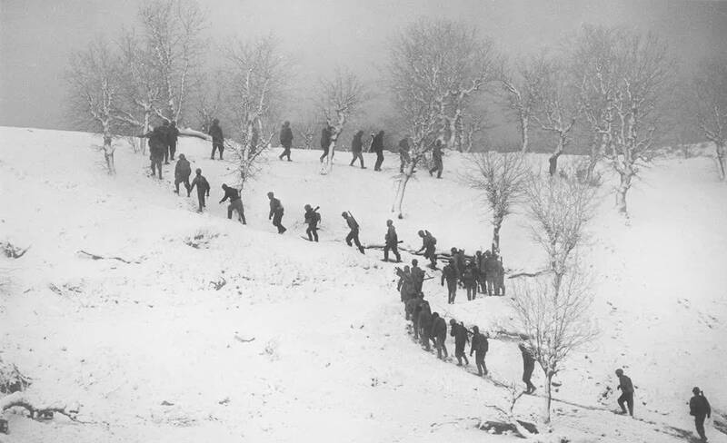 روایت مردی با استخوانهای مصنوعی در پیشانی/ این آقای مهندس هنوز هم پای انقلاب ایستاده است!