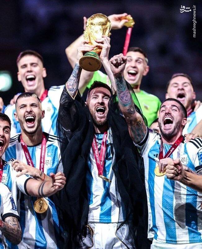 عکس/ مسی با عبای عربی