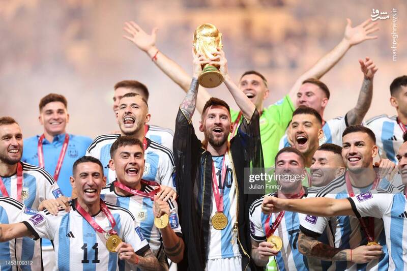 کسی که از هویتش خجالت نمیکشه لباسشم تن مسی میکنه