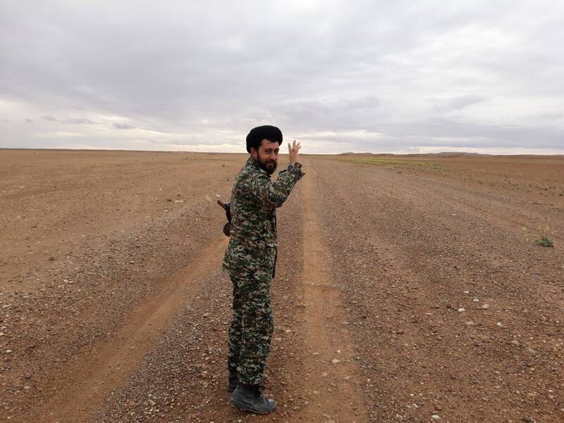 وقتی عالم وهابی محو اذان شیعی مدافع حرم شد+فیلم