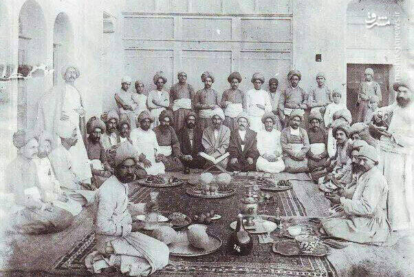 تصویری کمتر دیده شده از شب یلدا در زمان قاجار