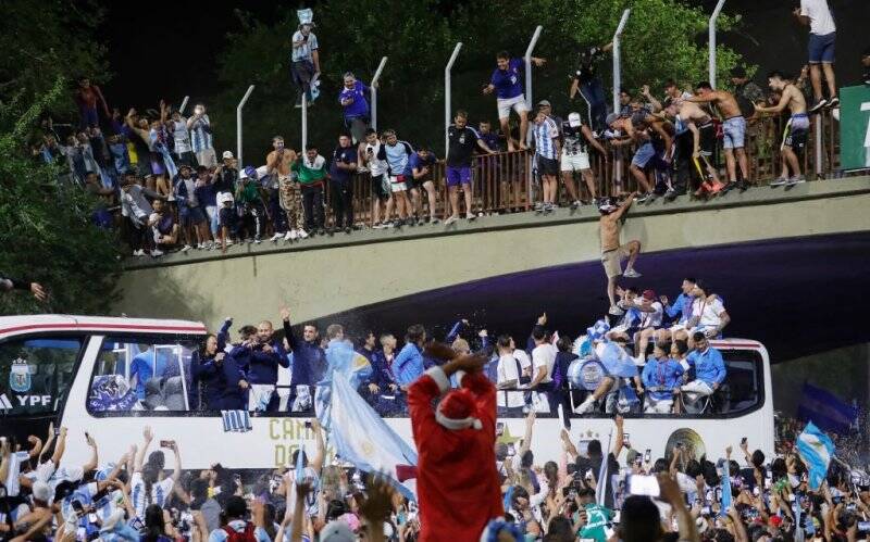 این فرد جشن مسی و آرژانتین را خراب کرد / بی جنبه بازی تا کی ؟!