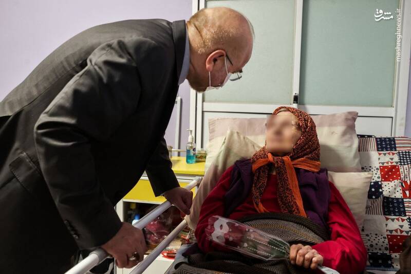 عکس/ حضور یلدایی قالیباف در یکی از مراکز نگهداری از سالمندان