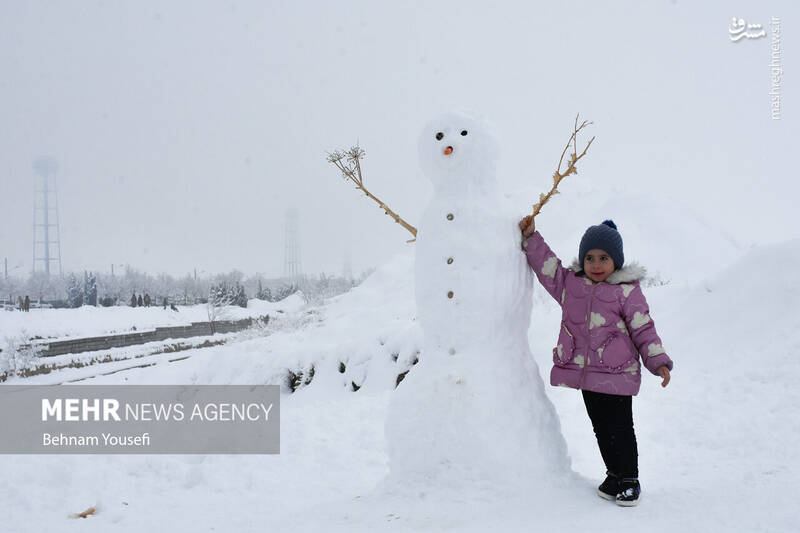 عکس/ تیوپ سواری اراکیها با اولین برف