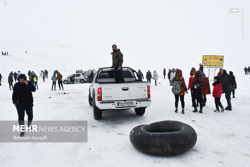 عکس/ تیوپ سواری اراکیها با اولین برف