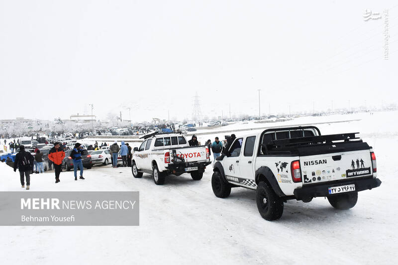 عکس/ تیوپ سواری اراکیها با اولین برف