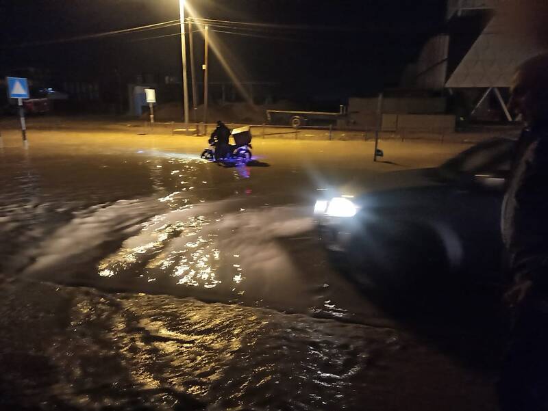 استفاده ابزاری رژیم صهیونیستی از آب باران علیه اهالی غزه+عکس