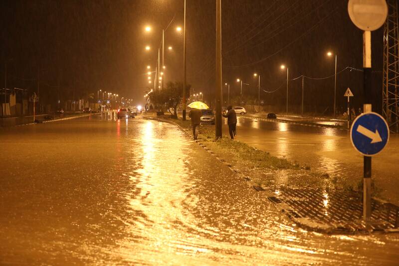 استفاده ابزاری رژیم صهیونیستی از آب باران علیه اهالی غزه+عکس