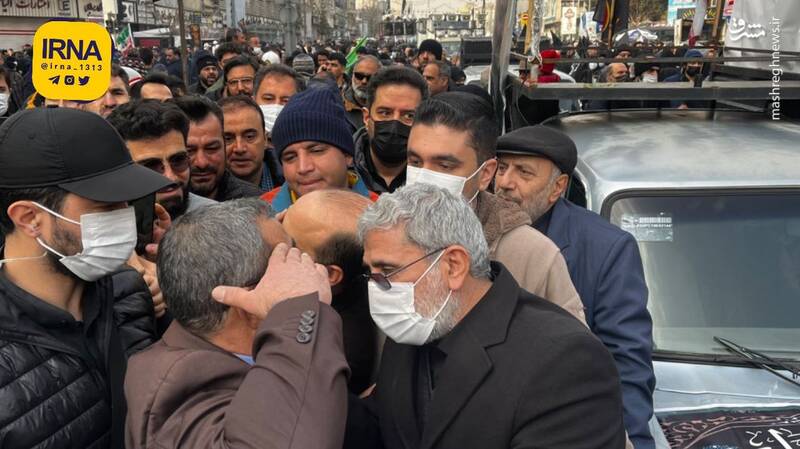 لالههای فاطمی بر روی دستان مردم تهران/ اینجا حرف حاج قاسم معنا شد +عکس و فیلم