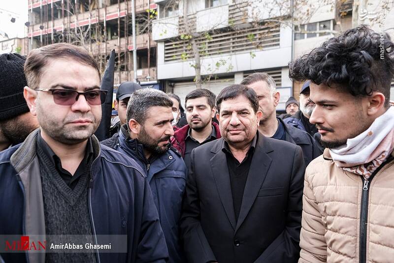 لالههای فاطمی بر روی دستان مردم تهران/ اینجا حرف حاج قاسم معنا شد +عکس و فیلم