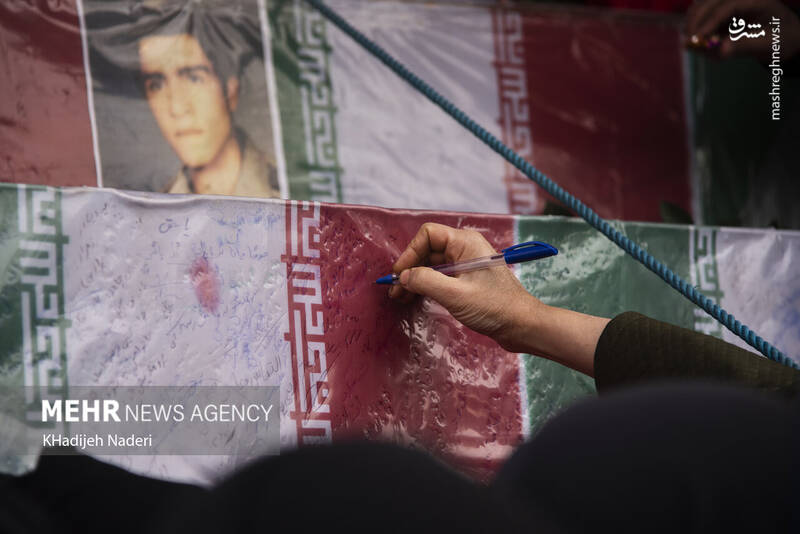 عکس/ آیین تشییع ۱۳ شهید گمنام در اصفهان