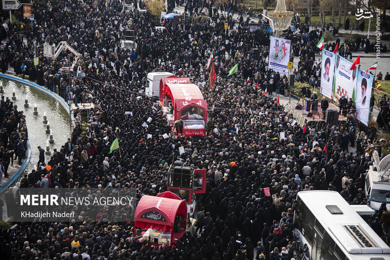 عکس/ آیین تشییع ۱۳ شهید گمنام در اصفهان