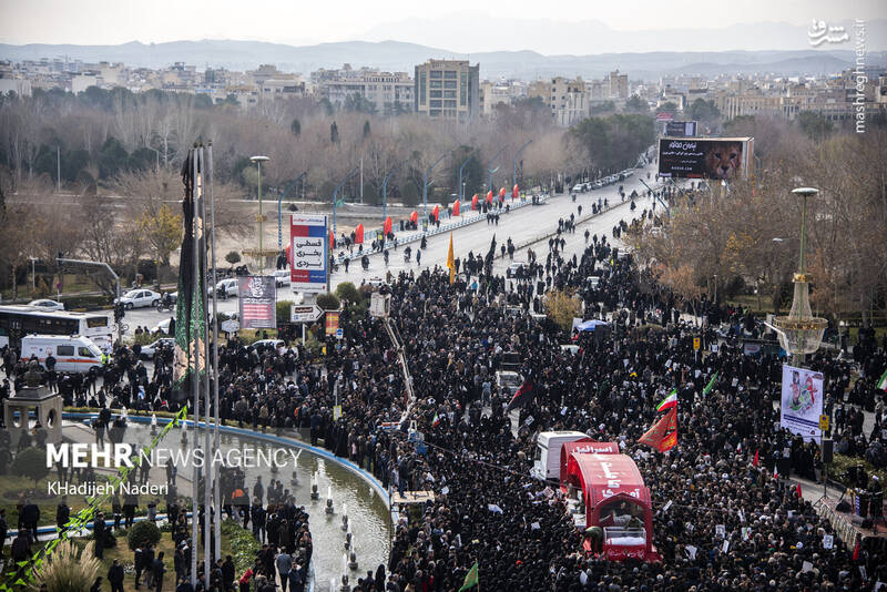 عکس/ آیین تشییع ۱۳ شهید گمنام در اصفهان