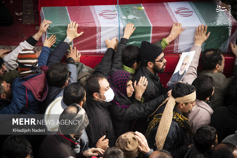 عکس/ آیین تشییع ۱۳ شهید گمنام در اصفهان