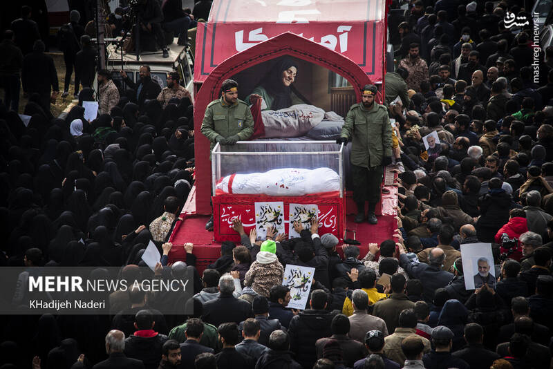 عکس/ آیین تشییع ۱۳ شهید گمنام در اصفهان