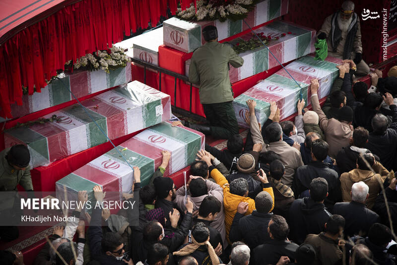 عکس/ آیین تشییع ۱۳ شهید گمنام در اصفهان