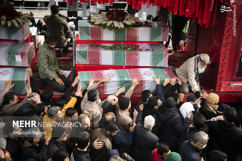 عکس/ آیین تشییع ۱۳ شهید گمنام در اصفهان