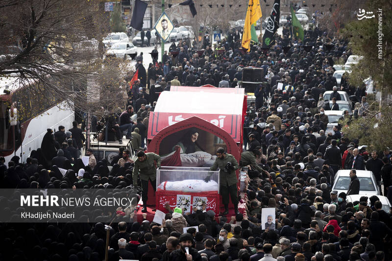 عکس/ آیین تشییع ۱۳ شهید گمنام در اصفهان