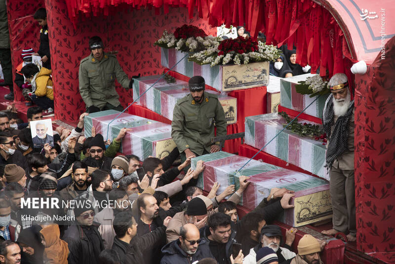 عکس/ آیین تشییع ۱۳ شهید گمنام در اصفهان