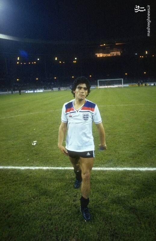 عکس/ جادوگر فوتبال با لباس دشمن!