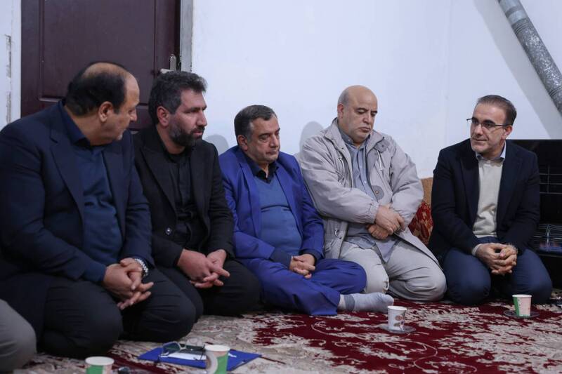 دیدار جمعی از اعضای حوزه سلامت و نمایندگان مجلس با خانواده شهید روح الله عجمیان